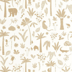200762606 Casadeco Once Upon A Time 2 Poetic Jungle - Dit behang is uitgevoerd in zachte tinten beige en lichtbruin tegen een warme