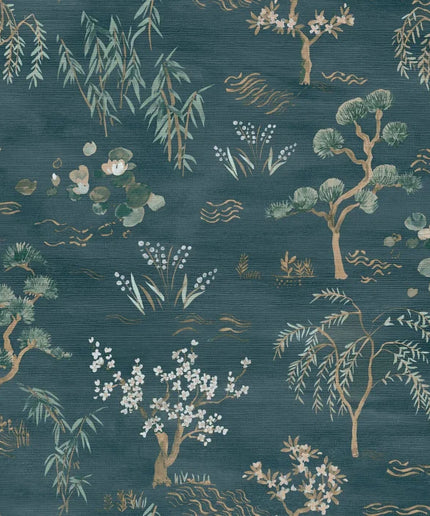 70000406 Casamance Legendes Legendes - Dit behang is uitgevoerd in een diepe blauwgroene tint met zachte accenten van lichtbruin
