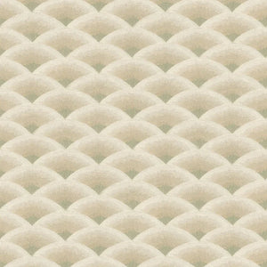 70091018 Casamance Legendes Nami - Dit behang is opgebouwd uit zachte beige tinten gecombineerd met subtiele accenten van lichtgrijs en warm wit