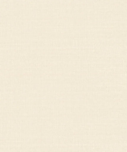 70171528 Casamance Legendes Sora - Dit behang is subtiel beige met lichte crèmetinten en een textuureffect dat zorgt voor een zachte
