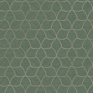 76943670 Casamance Tressora Tressana - Dit behang is opgebouwd uit een diep groene tint met subtiele crèmekleurige lijnen die het geometrische patroon op een verfijnde manier accentueren.