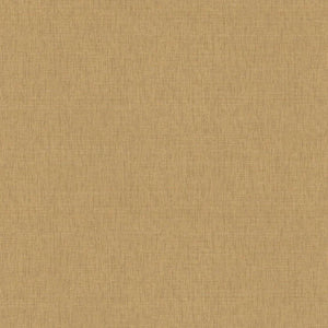 76954486 Casamance Tressora Fibra - Dit behang is uitgevoerd in een warme okergele tint met subtiele textuuraccenten die voor een natuurlijke en rustgevende uitstraling zorgen.