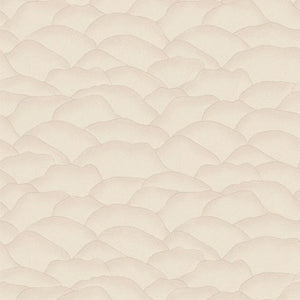 76971222 Casamance Broderies Ondula - Dit behang is subtiel en rustgevend met een zacht beige als hoofdkleur