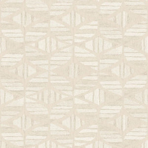 76982038 Casamance Broderies Filandra - Dit behang is subtiel van kleur met een combinatie van warm beige en zacht wit