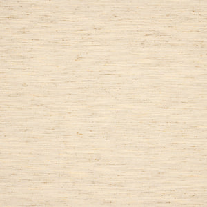 DWC_DR_02 DWC Sophisticated Nature Driftwood - Dit behang is vooral beige met subtiele accenten van lichtbruin en zandkleurige tinten voor een natuurlijke en warme uitstraling.