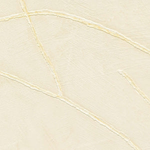 VP 1004 02 Elitis Kintsugi Kintsugi - Dit behang is subtiel beige met zachte crèmekleurige accenten en lichte gele tinten die samen een rustige en verfijnde uitstraling creëren.