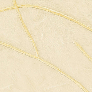 VP 1004 04 Elitis Kintsugi Kintsugi - Dit behang is subtiel beige van kleur met lichte crèmekleurige tinten en zachte gele accenten in het reliëf.