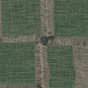 VP 1009 67 Elitis Ceres Cybele - Dit behang is een samengestelde mix van diep groen en grijs met subtiele crèmekleurige accenten die een textuurrijk en natuurlijk effect creëren.