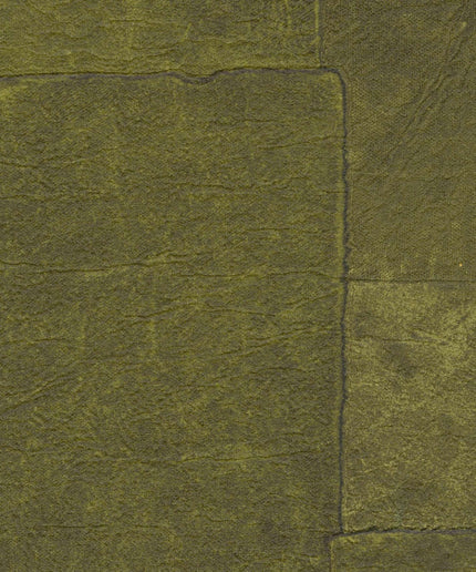 VP 1018 67 Elitis Sangpi Sangpi - Dit behang is een rijke mix van olijfgroen en mosgroen met subtiele accenten van donkergrijs die een natuurlijke