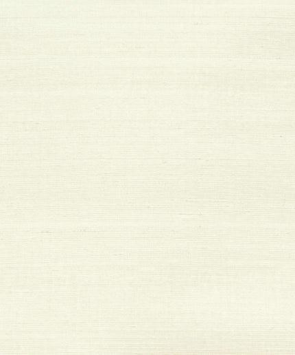 VP 928 01 Elitis Elixir de soies Kosa silk - Dit behang is subtiel wit met lichte beige en crèmekleurige accenten voor een zachte