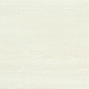 VP 928 02 Elitis Elixir de soies Kosa silk - Dit behang is zacht wit met subtiele beige en lichtgrijze tinten die een natuurlijke en rustige uitstraling creëren.