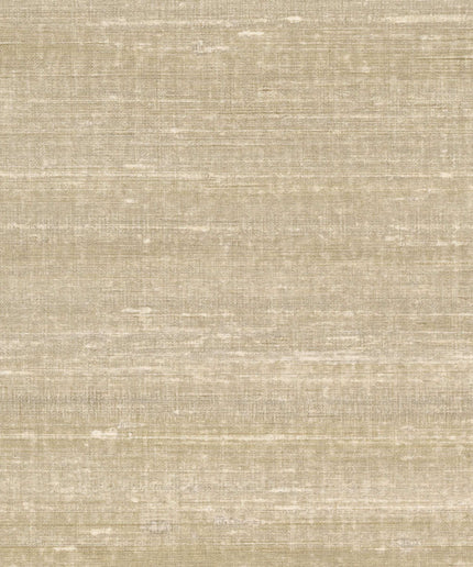 VP 928 11 Elitis Elixir de soies Kosa silk - Dit behang is een zachte mix van lichte beige- en zandtinten met subtiele crèmekleurige accenten.