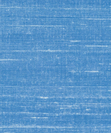 VP 928 44 Elitis Elixir de soies Kosa silk - Dit behang is een rustgevende mix van verschillende blauwtinten met subtiele lichte accenten die een zachte