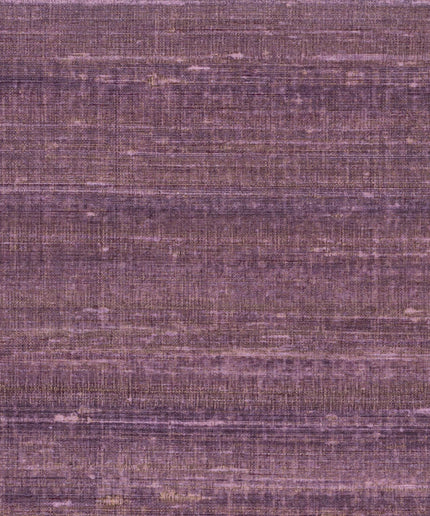 VP 928 50 Elitis Elixir de soies Kosa silk - Dit behang is een subtiele mix van verschillende paars- en lavendeltinten met accenten van beige