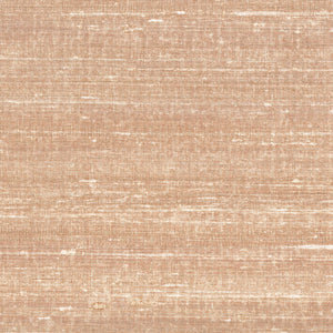 VP 928 51 Elitis Elixir de soies Kosa silk - Dit behang is een warme mix van zacht roze met beige en lichte crèmetinten