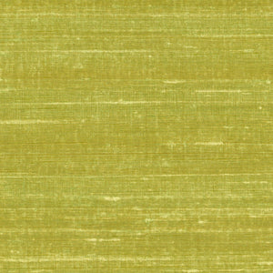 VP 928 63 Elitis Elixir de soies Kosa silk - Dit behang is een zachte mix van olijfgroen en lichtgeel met een subtiele textuur die zorgt voor een natuurlijke