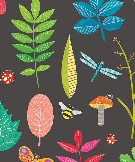 WGU50102W Dutch Wallcoverings When i grow up Forest Floor - Dit behang is levendig en kleurrijk met een mix van zwart