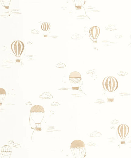 200851441 Casadeco Once Upon A Time 2 Balloons In the Clouds - Dit behang is zacht en luchtig met een lichte crème achtergrond en subtiele taupe en beige tinten in de luchtballonnen en wolken.