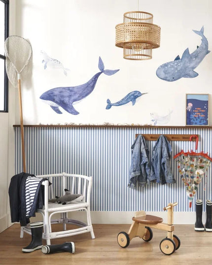met verschillende tinten blauw gecombineerd met accenten van wit en grijs.