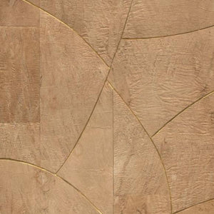 40711 Arte Melaky Rubra - Dit behang is uitgevoerd in warme bruintinten met subtiele gouden accenten en lichte beige nuances.