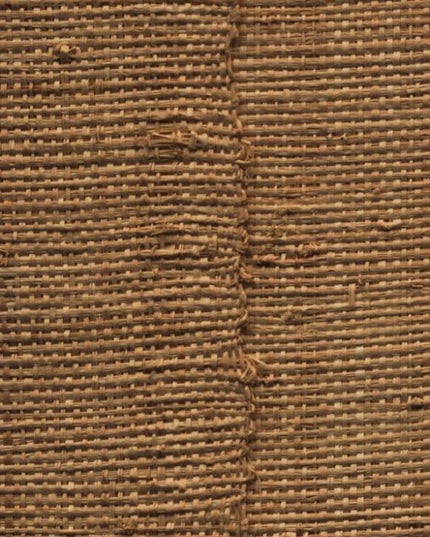 40726 Arte Melaky Farini - Dit behang is een warme mix van verschillende tinten bruin met subtiele accenten van beige en honingkleurig naturel.