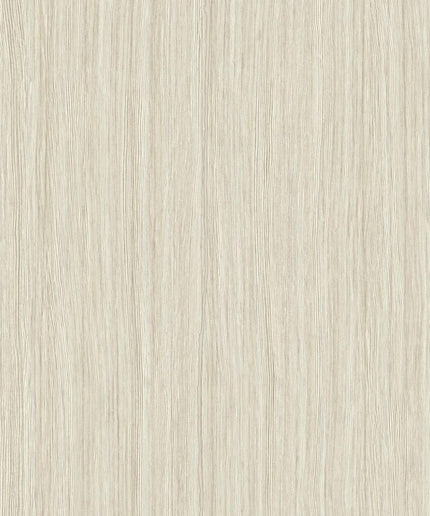 42821 Hooked on Walls Milano Legna - Dit behang is uitgevoerd in zachte beige en lichte bruintinten met een subtiele houtnerfstructuur voor een natuurlijke en rustige uitstraling.