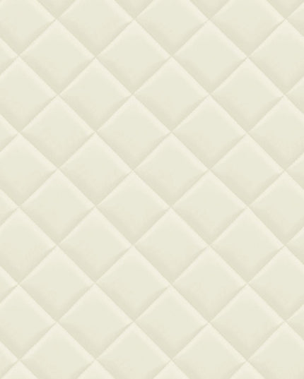 42840 Hooked on Walls Milano Capiton - Dit behang is subtiel en elegant met zachte beige en witte tinten die samen een rustgevende en lichte uitstraling creëren.
