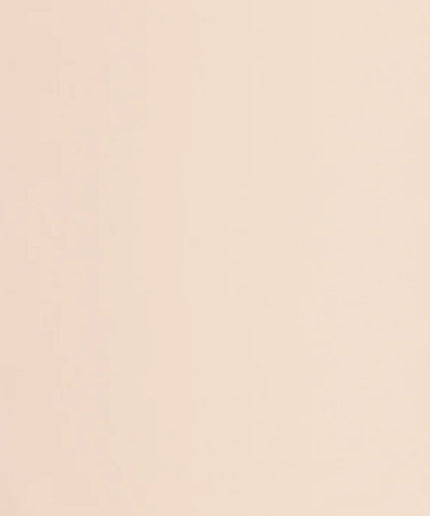 69861303 Casadeco Once Upon A Time 2 Smile Uni - Dit behang is zacht beige met subtiele oranje ondertonen