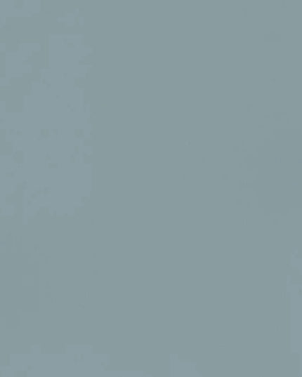 69866000 Casadeco Once Upon A Time 2 Smile Uni - Dit behang is een subtiele mix van zacht blauw en grijzige tinten