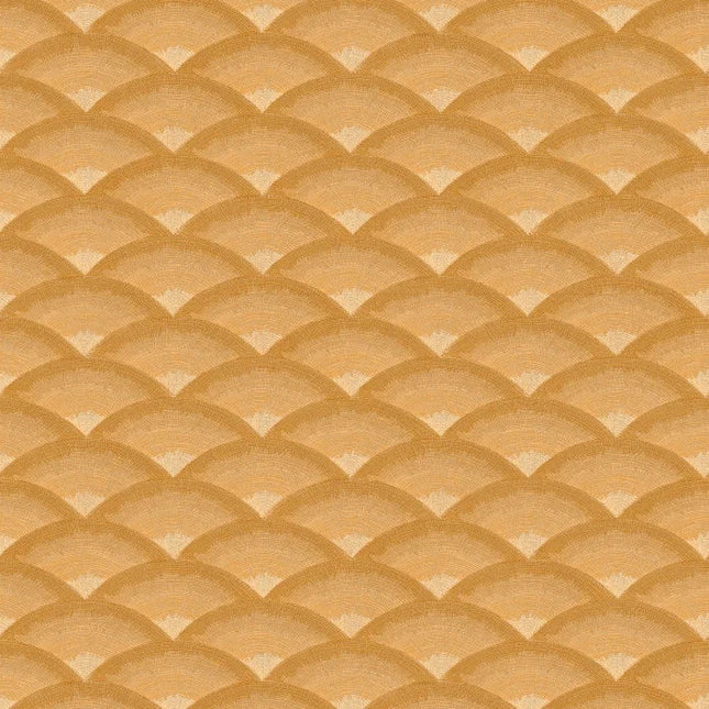 70091222 Casamance Legendes Nami - Dit behang is uitgevoerd in warme oranje- en terracottatinten met subtiele beige accenten