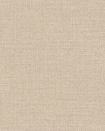 70171834 Casamance Legendes Sora - Dit behang is een zachte mix van beige en lichtbruin met subtiele textuureffecten die warmte en rust uitstralen.
