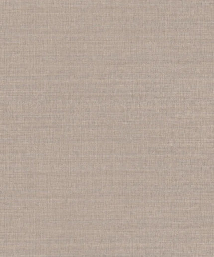 70171936 Casamance Legendes Sora - Dit behang is subtiel en rustgevend met een combinatie van taupe en warm beige tinten.