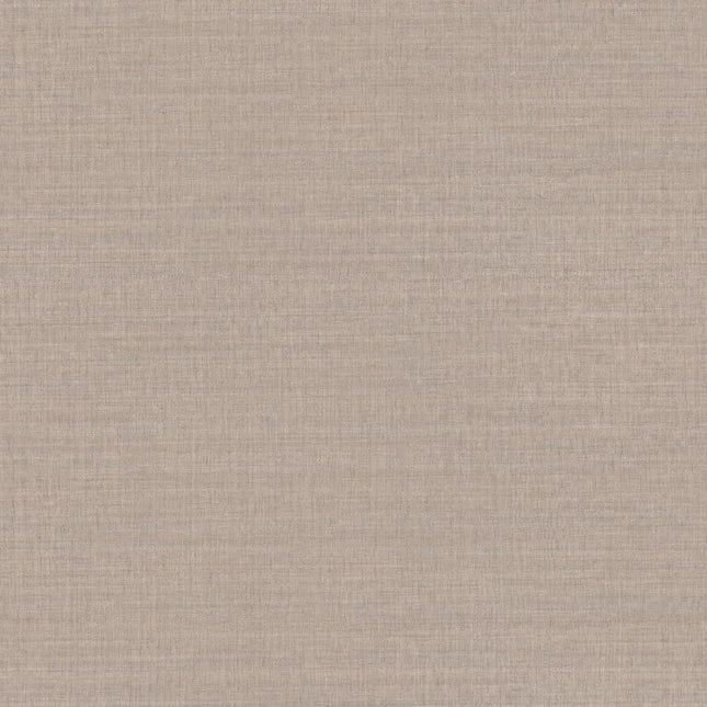 70171936 Casamance Legendes Sora - Dit behang is subtiel en rustgevend met een combinatie van taupe en warm beige tinten.
