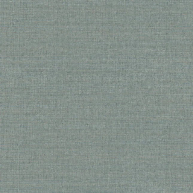 70172446 Casamance Legendes Sora - Dit behang is een zachte mix van blauw en turquoise met subtiele grijze en groene tonen die zorgen voor een rustgevende en natuurlijke uitstraling.