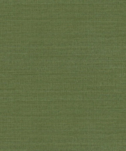 70172650 Casamance Legendes Sora - Dit behang is een zachte mix van olijfgroen met subtiele accenten van lichtgroen en beige