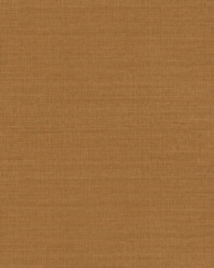 70172956 Casamance Legendes Sora - Dit behang is warm en natuurlijk van kleur met een mix van bruin en oker in een subtiele textuur.