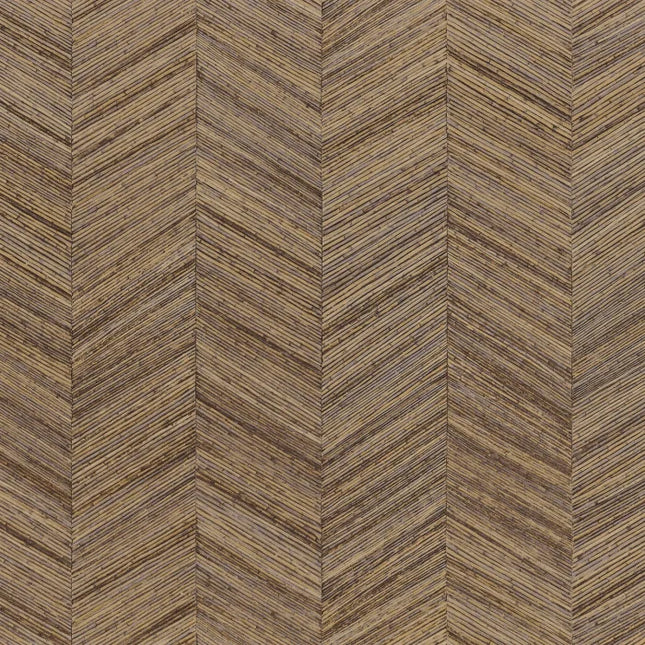 75371018 Casamance Nature Sur Mesure Ocotea - Dit behang is opgebouwd uit warme tinten bruin met accenten van beige en lichte houtkleurige strepen die een natuurlijke