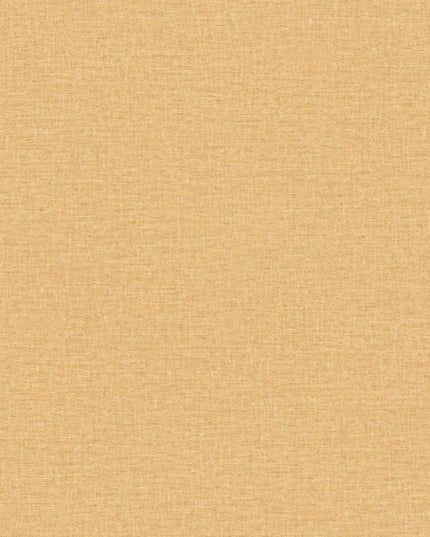 76852242 Casamance Modernismo Lina - Dit behang is warm van toon met een zachte geelachtige basis en subtiele nuances van beige die textuur en diepte toevoegen.