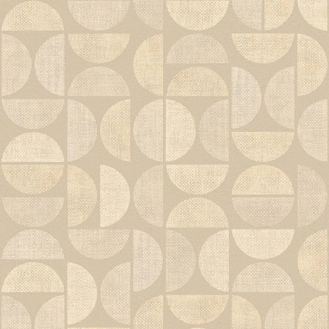 76880916 Casamance Nature Sur Mesure Dualis - Dit behang is een zachte combinatie van beige en crèmekleuren met subtiele textuuraccenten die een rustige en warme sfeer creëren.