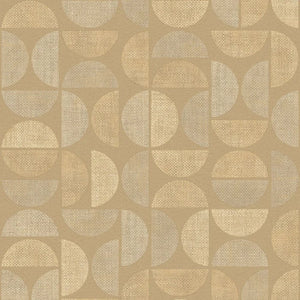 76881018 Casamance Nature Sur Mesure Dualis - Dit behang is uitgevoerd in warme beige en gele tinten met subtiele accenten van lichtgrijs en zandkleur