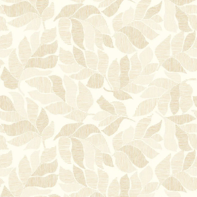 76910916 Casamance Tressora Lontara - Dit behang is uitgevoerd in wit met zachte beige en lichtbruine tonen die een natuurlijke en warme sfeer creëren.