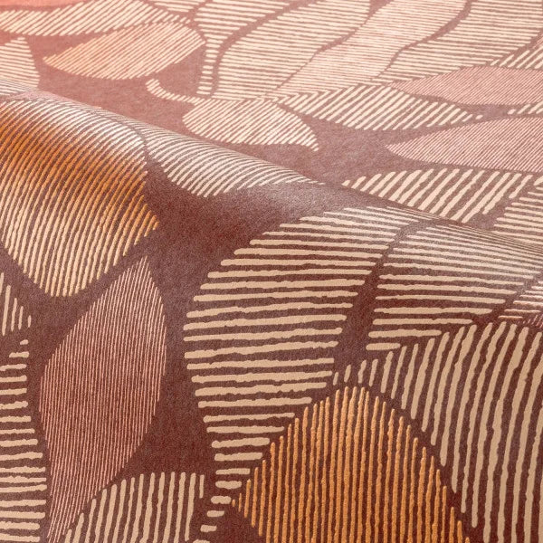 terracotta en zacht beige tinten die harmonieus samensmelten in een organisch bladmotief.