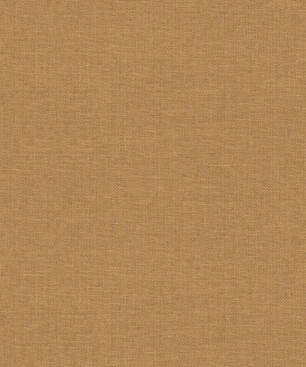 76921936 Casamance Tressora Vannora - Dit behang is warm en aardse met een subtiele mix van oker en bruine nuances die een natuurlijke en uitnodigende sfeer creëren.