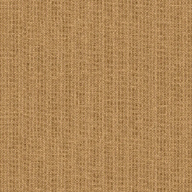 76921936 Casamance Tressora Vannora - Dit behang is warm en aardse met een subtiele mix van oker en bruine nuances die een natuurlijke en uitnodigende sfeer creëren.