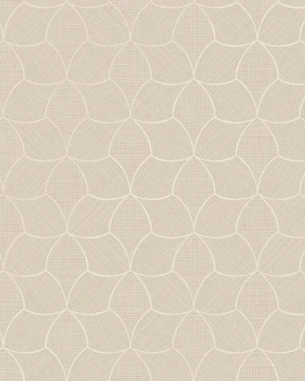 76943262 Casamance Tressora Tressana - Dit behang is subtiel in beige tinten met een lichte zandkleurige achtergrond en een iets lichtere