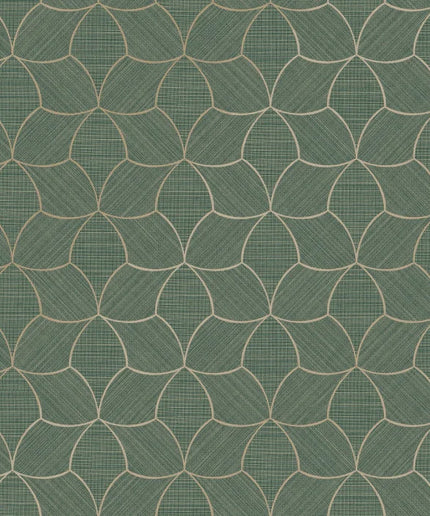 76943670 Casamance Tressora Tressana - Dit behang is opgebouwd uit een diep groene tint met subtiele crèmekleurige lijnen die het geometrische patroon op een verfijnde manier accentueren.