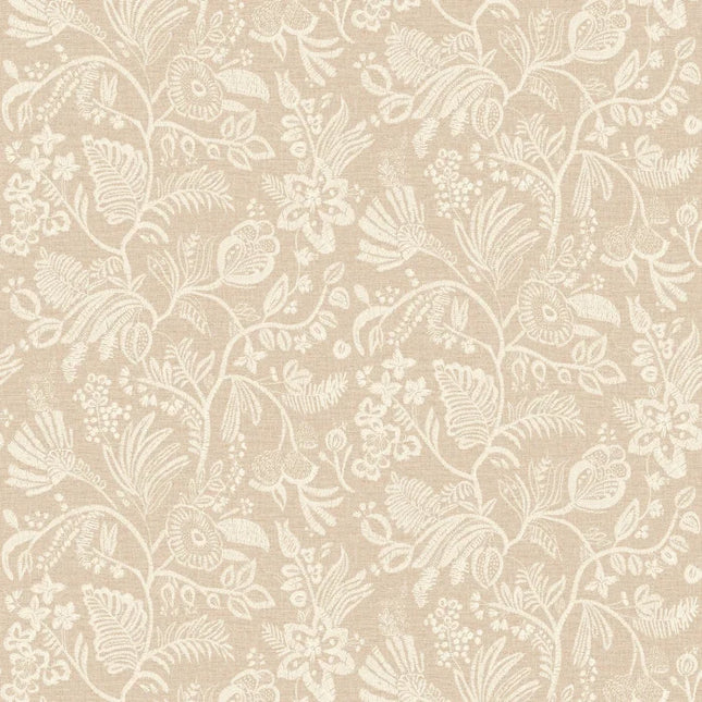 76960202 Casamance Broderies Pastel - Dit behang is subtiel en elegant met een taupe achtergrond en delicate crème- en beige bloemenpatronen.