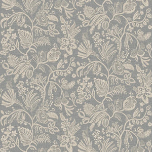 76960508 Casamance Broderies Pastel - Dit behang is subtiel met een grijzige blauw als achtergrond en een decoratief