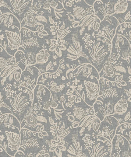 76960508 Casamance Broderies Pastel - Dit behang is subtiel met een grijzige blauw als achtergrond en een decoratief