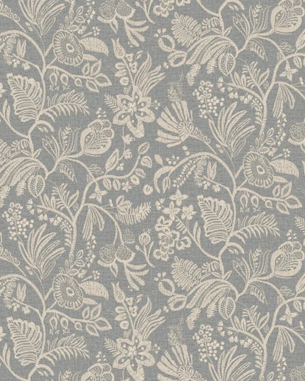 76960508 Casamance Broderies Pastel - Dit behang is subtiel met een grijzige blauw als achtergrond en een decoratief